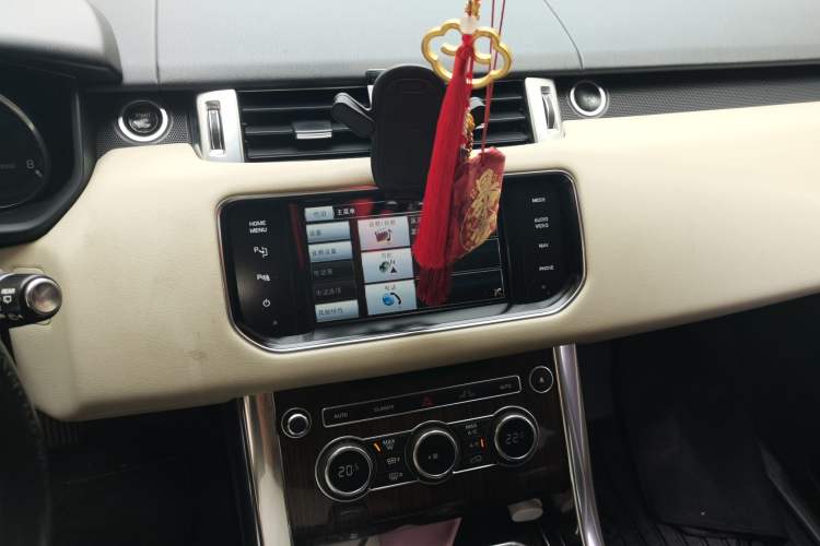 Used Land Rover Range Sport 2014 3.0 SC V6 HSE Audio And AC Panel