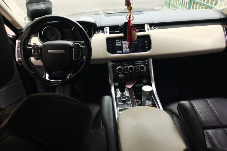 Used Land Rover Range Sport 2014 3.0 SC V6 HSE Center Console