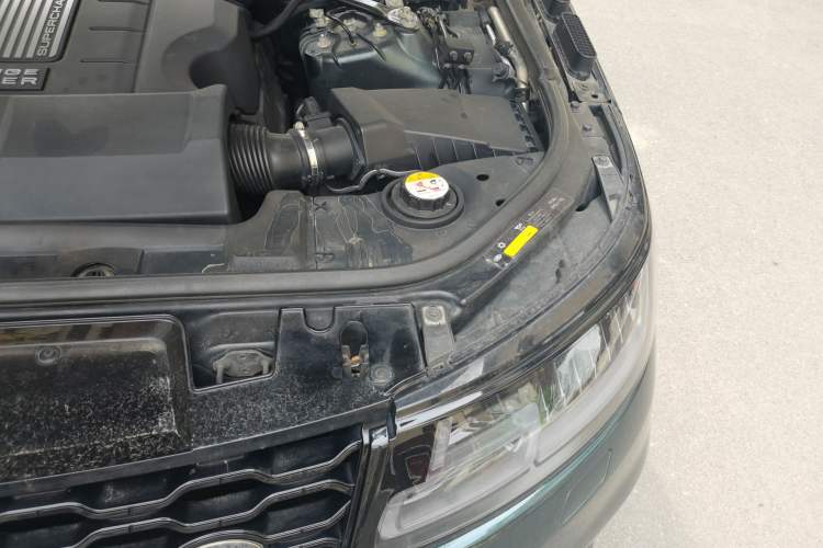 Used Land Rover Range Sport 2014 3.0 SC V6 HSE Engine Bay Left