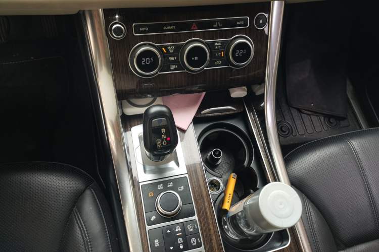 Used Land Rover Range Sport 2014 3.0 SC V6 HSE Gear Lever