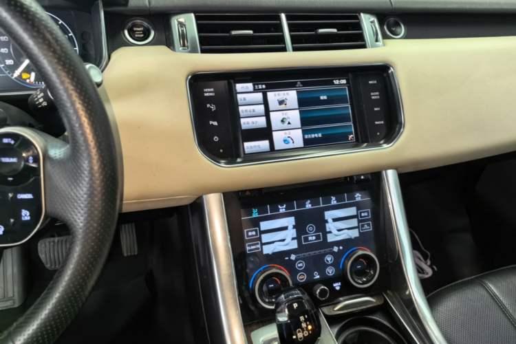 Used Land Rover Range Sport 2014 3.0 SC V6 HSE DYNAMIC Audio And AC Panel