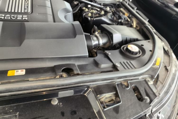 Used Land Rover Range Sport 2014 3.0 SC V6 HSE DYNAMIC Engine Bay Left