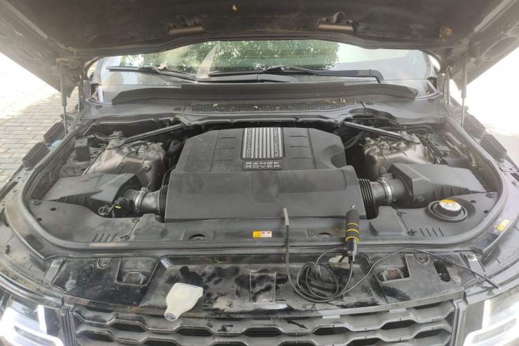 Used Land Rover Range Sport 2014 3.0 SC V6 HSE Engine Bay
