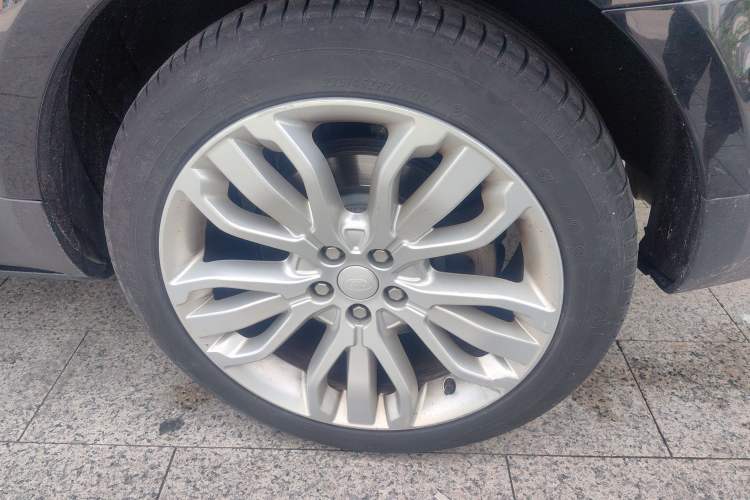 Used Land Rover Range Sport 2014 3.0 SC V6 HSE DYNAMIC Right Front Wheel Hub