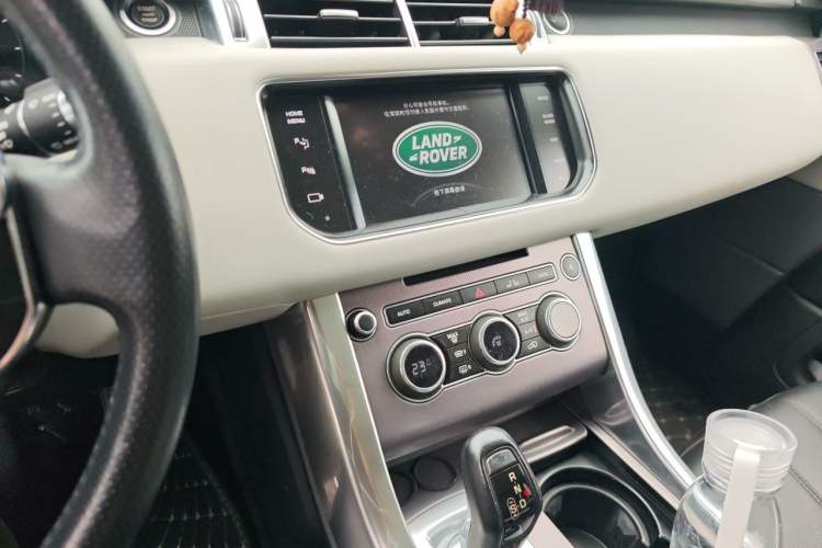 Used Land Rover Range Sport 2014 3.0 SC V6 HSE Audio And AC Panel