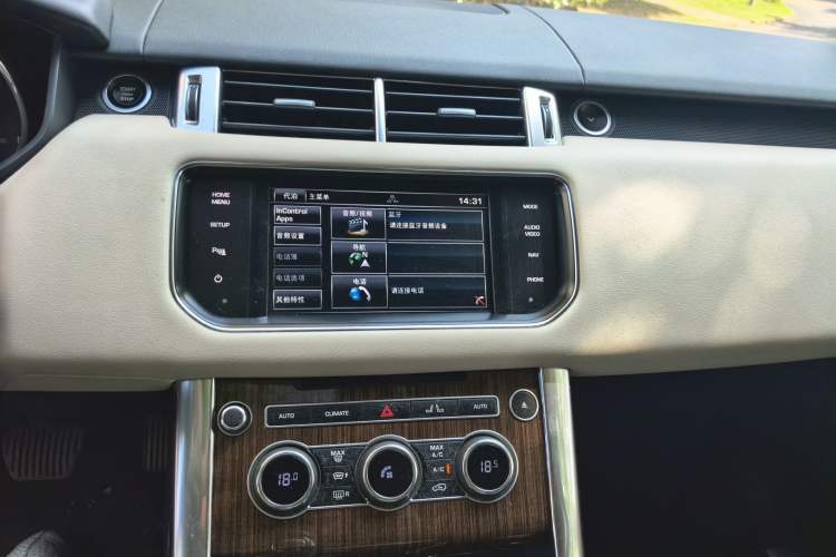 Used Land Rover Range Sport 2014 3.0 SC V6 HSE Audio And AC Panel