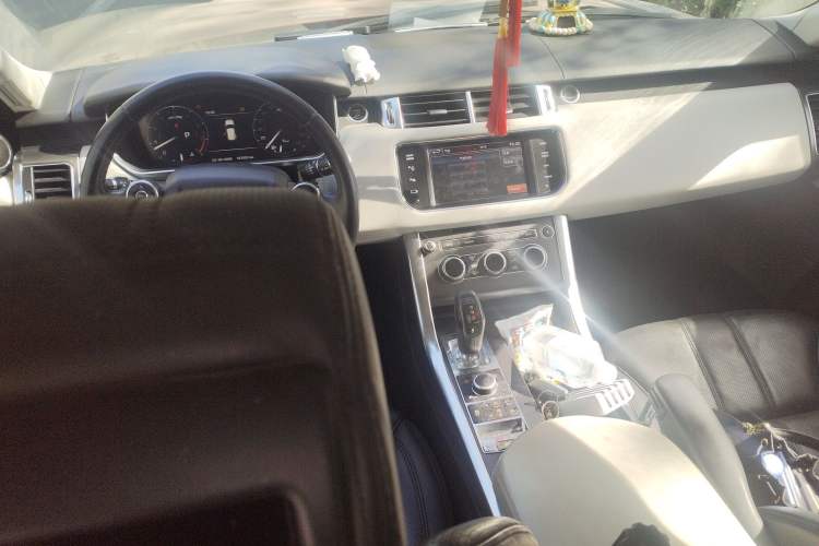 Used Land Rover Range Sport 2014 3.0 SC V6 HSE DYNAMIC Center Console
