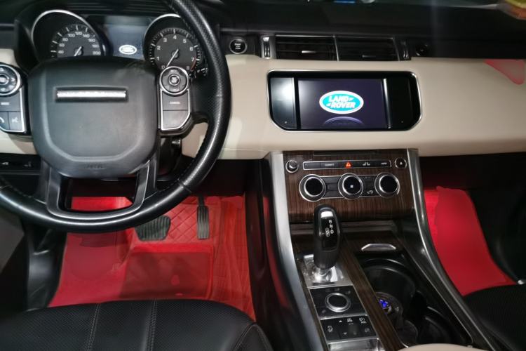 Used Land Rover Range Sport 2014 3.0 SC V6 HSE Center Console