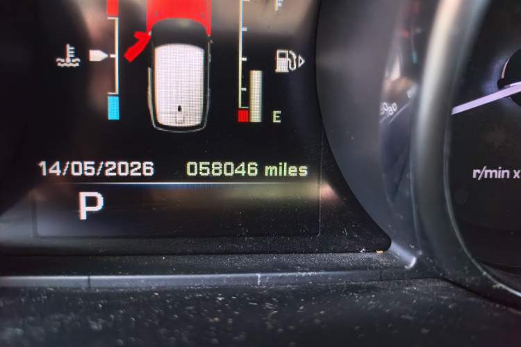 Used Land Rover Range Sport 2014 3.0 SC V6 HSE Odometer Close Up