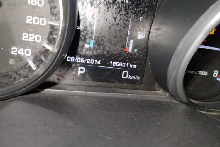 Used Land Rover Range Sport 2014 3.0 SC V6 HSE Odometer Close Up