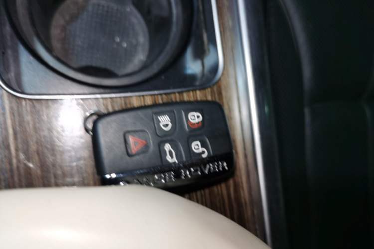 Used Land Rover Range Sport 2014 3.0 SC V6 HSE Vehicle Key