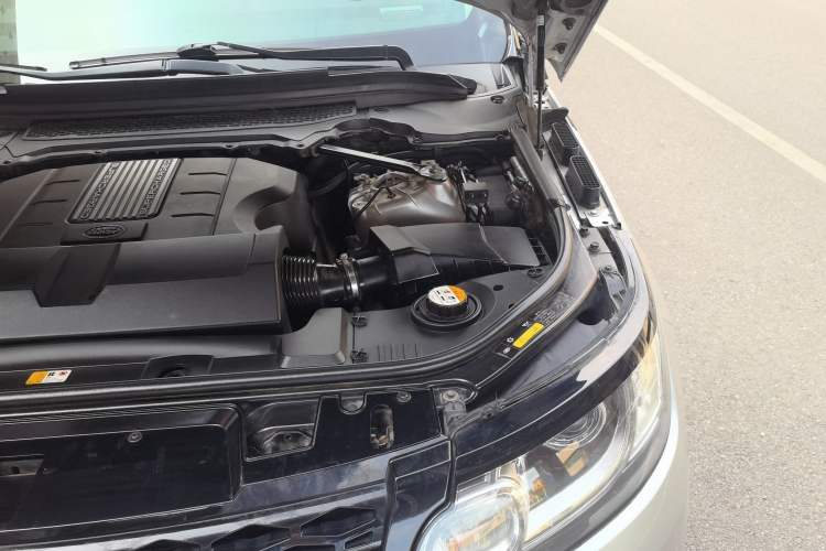 Used Land Rover Range Sport 2014 3.0 SC V6 HSE DYNAMIC Engine Bay Left