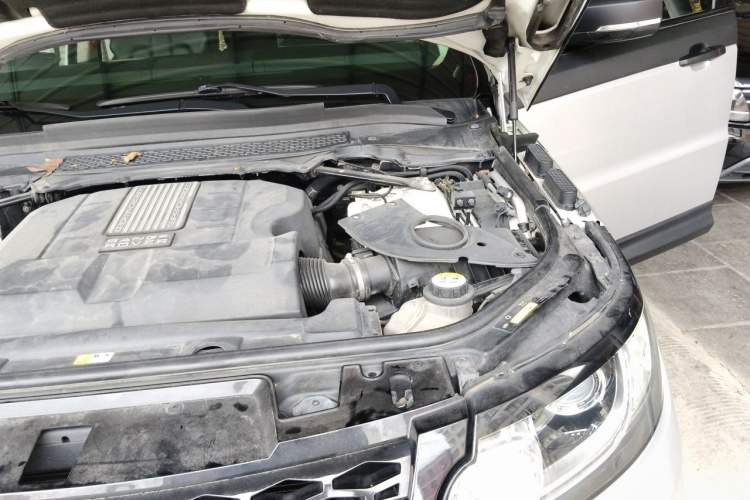 Used Land Rover Range Sport 2014 3.0 SC V6 HSE Engine Bay Left