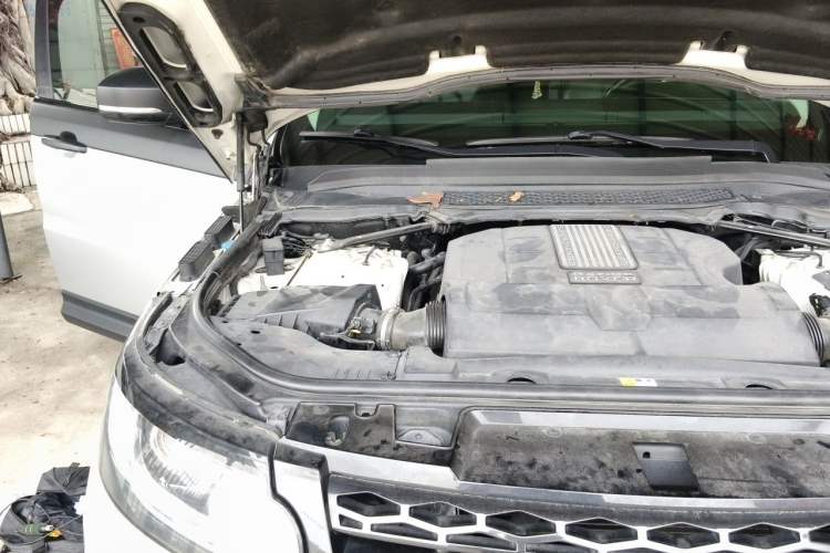 Used Land Rover Range Sport 2014 3.0 SC V6 HSE Engine Bay Right