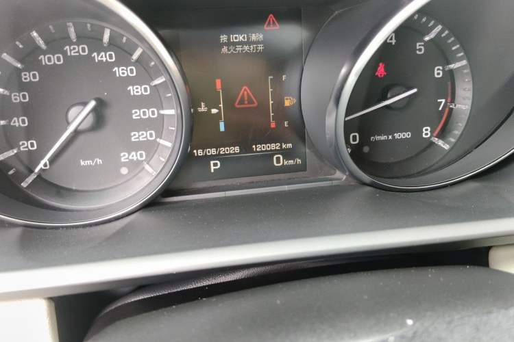 Used Land Rover Range Sport 2014 3.0 SC V6 HSE Odometer Close Up