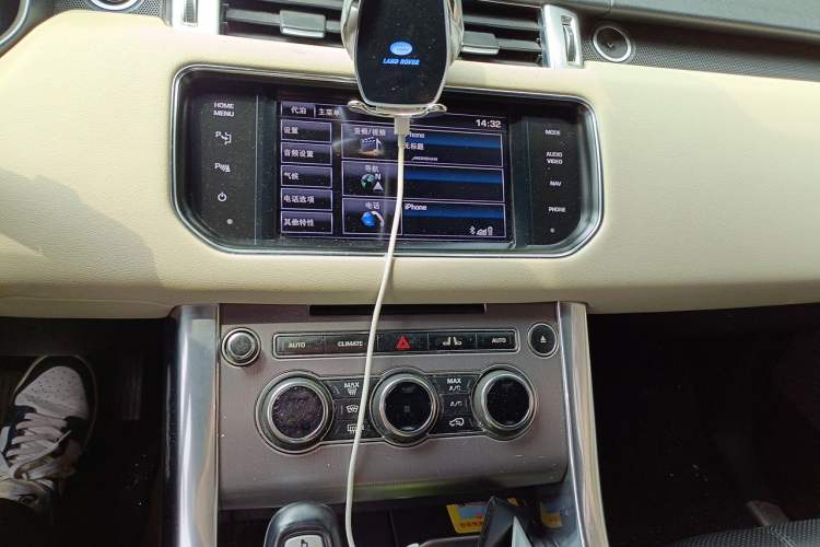 Used Land Rover Range Sport 2014 3.0 SC V6 HSE Audio And AC Panel