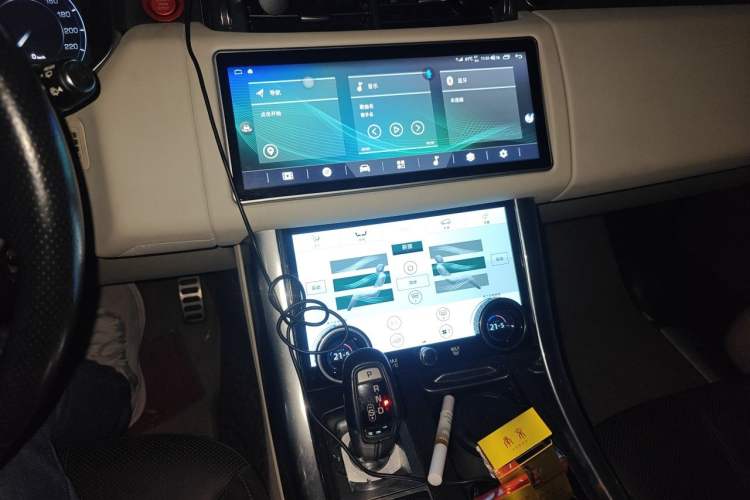 Used Land Rover Range Sport 2014 3.0 SC V6 HSE DYNAMIC Audio And AC Panel