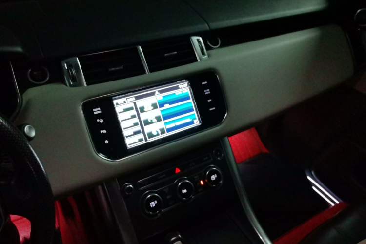 Used Land Rover Range Sport 2014 3.0 SC V6 HSE DYNAMIC Audio And AC Panel