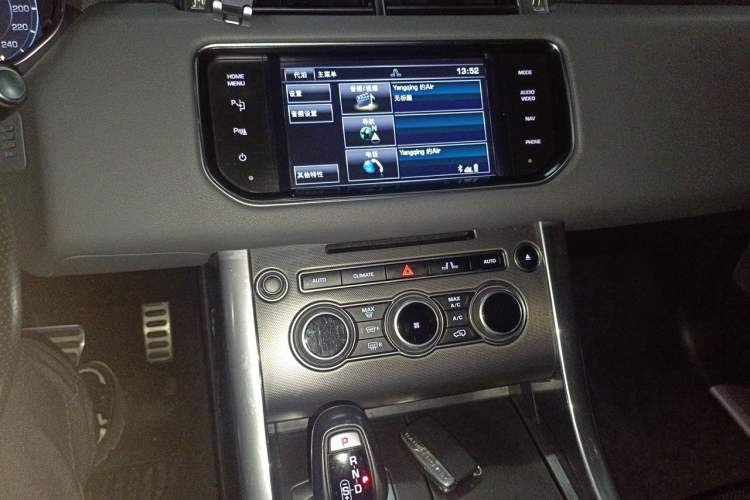 Used Land Rover Range Sport 2014 3.0 SC V6 HSE DYNAMIC Audio And AC Panel