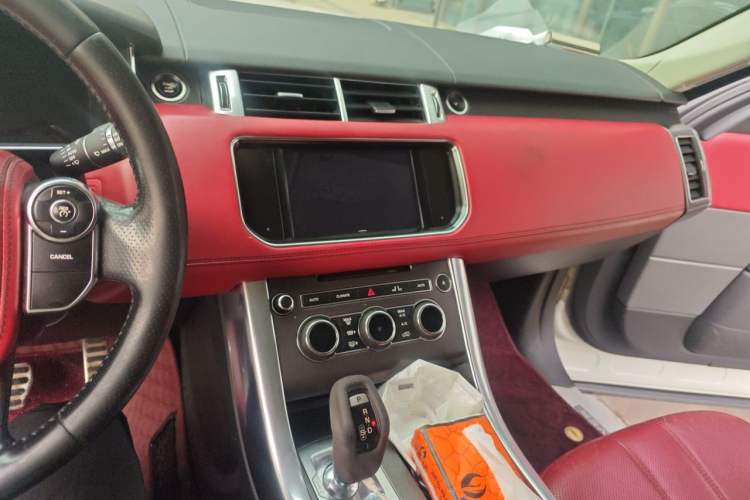 Used Land Rover Range Sport 2014 3.0 SC V6 HSE DYNAMIC Audio And AC Panel