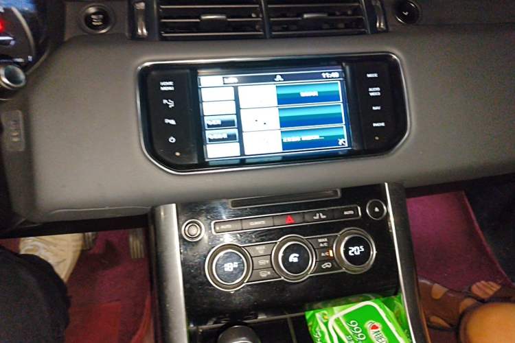 Used Land Rover Range Sport 2014 3.0 SC V6 HSE Audio And AC Panel