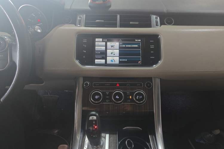 Used Land Rover Range Sport 2014 3.0 SC V6 HSE Audio And AC Panel
