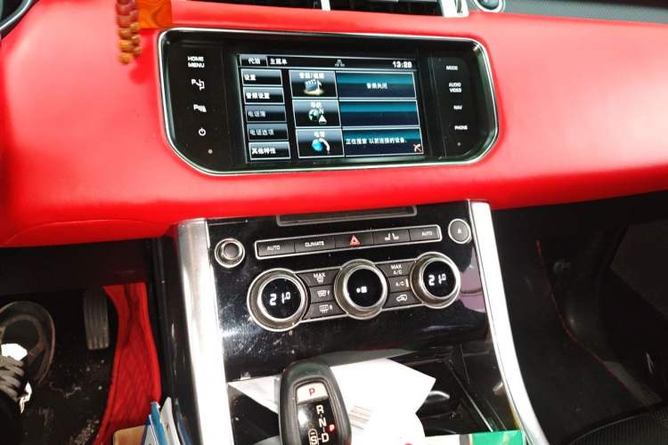 Used Land Rover Range Sport 2014 3.0 SC V6 HSE Audio And AC Panel