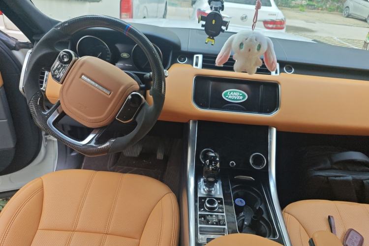 Used Land Rover Range Sport 2014 3.0 SC V6 HSE Center Console