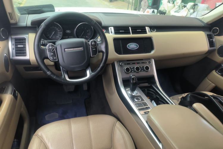 Used Land Rover Range Sport 2014 3.0 SC V6 HSE Center Console