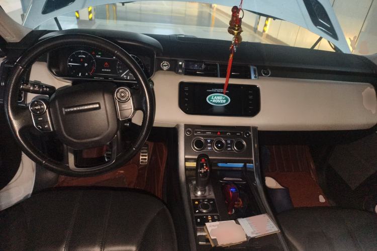 Used Land Rover Range Sport 2014 3.0 SC V6 HSE Center Console