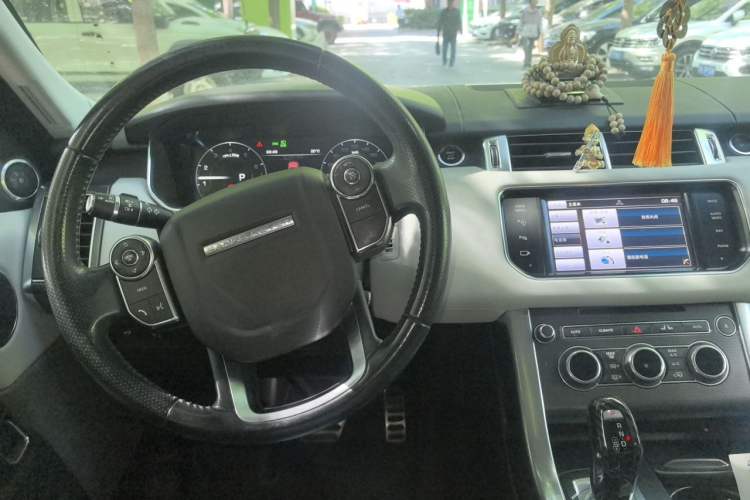 Used Land Rover Range Sport 2014 3.0 SC V6 HSE DYNAMIC Center Console