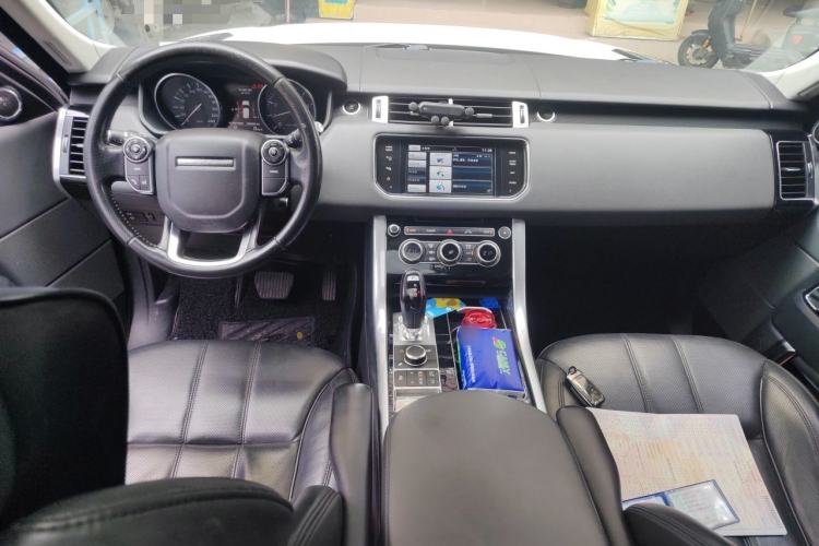 Used Land Rover Range Sport 2014 3.0 SC V6 HSE Center Console