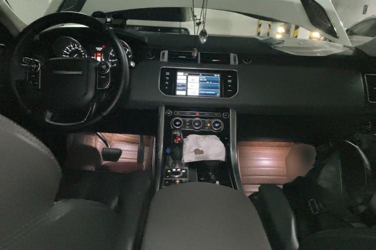 Used Land Rover Range Sport 2014 3.0 SC V6 HSE Center Console