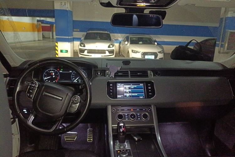 Used Land Rover Range Sport 2014 3.0 SC V6 HSE DYNAMIC Center Console