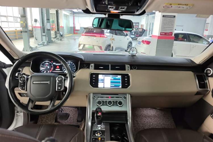 Used Land Rover Range Sport  Center Console