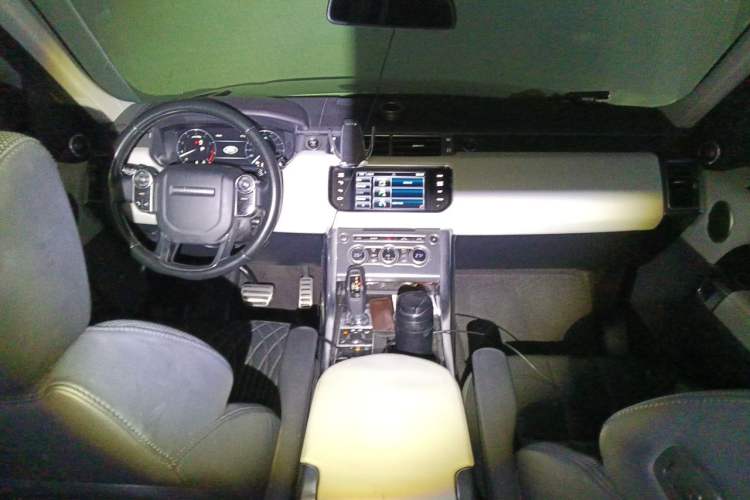 Used Land Rover Range Sport 2014 3.0 SC V6 HSE Center Console