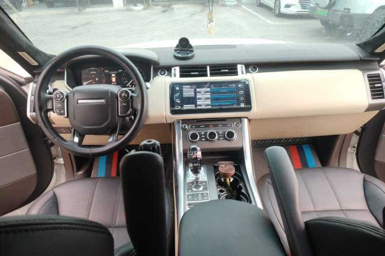 Used Land Rover Range Sport 2014 3.0 SC V6 HSE Center Console