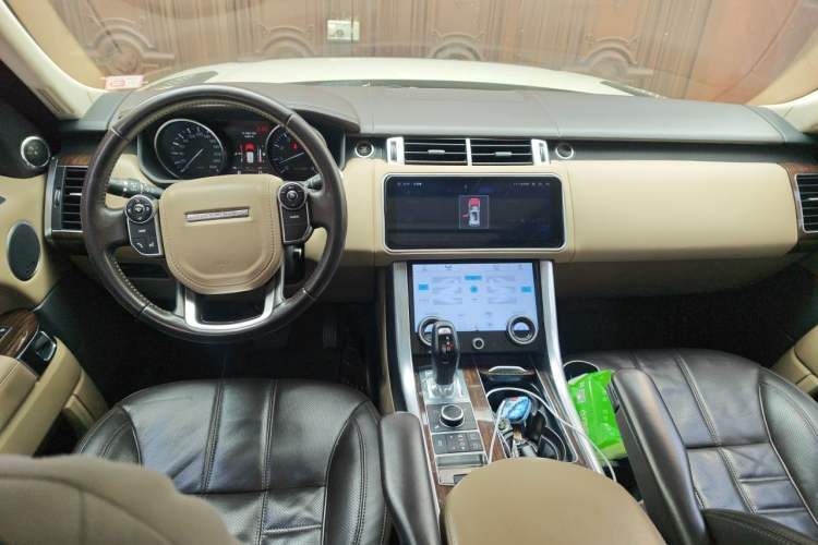 Used Land Rover Range Sport 2014 3.0 SC V6 HSE Center Console