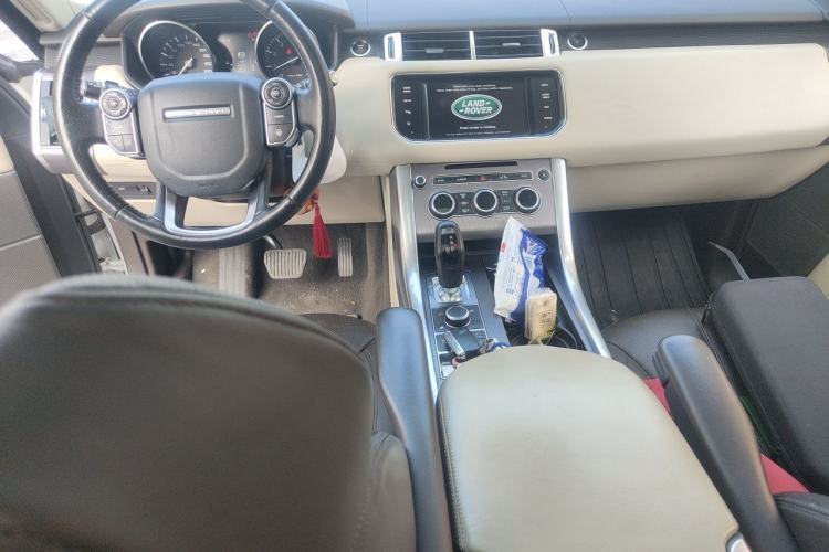 Used Land Rover Range Sport 2014 3.0 SC V6 HSE Center Console