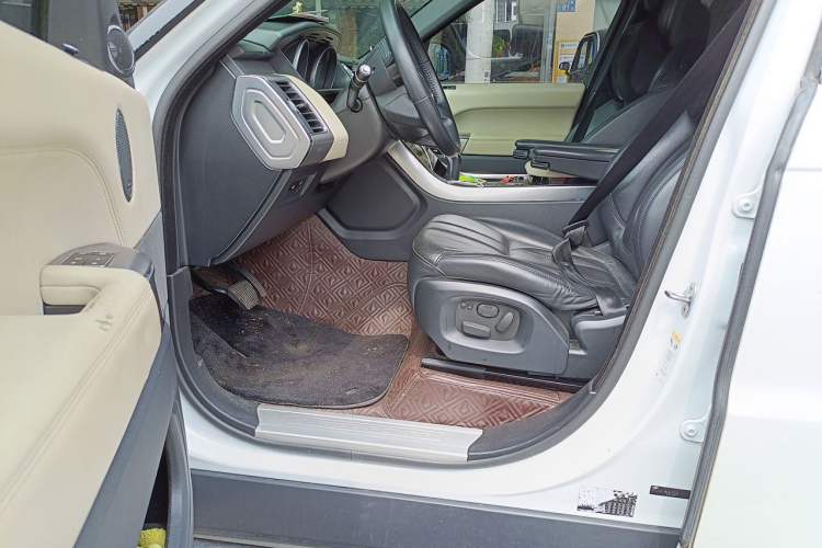 Used Land Rover Range Sport 2014 3.0 SC V6 HSE Driver Seat