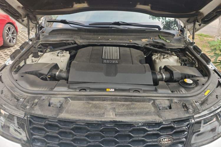 Used Land Rover Range Sport 2014 3.0 SC V6 HSE Engine Bay