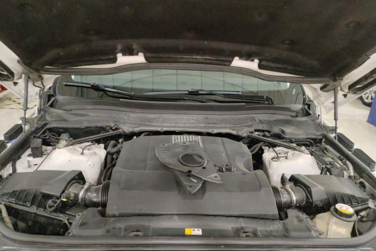 Used Land Rover Range Sport 2014 3.0 SC V6 HSE Engine Bay