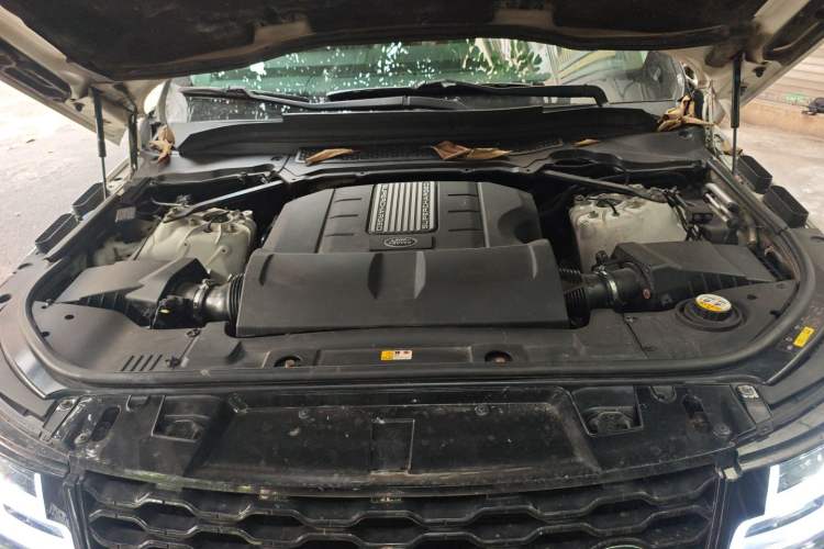 Used Land Rover Range Sport 2014 3.0 SC V6 HSE Engine Bay