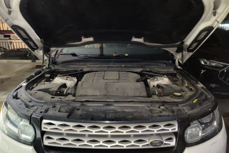 Used Land Rover Range Sport 2014 3.0 SC V6 HSE Engine Bay