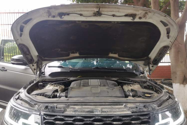Used Land Rover Range Sport  Engine Bay