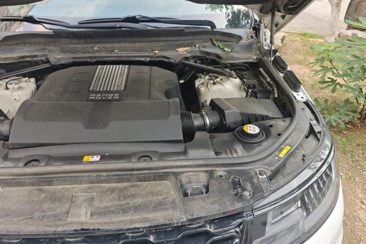 Used Land Rover Range Sport 2014 3.0 SC V6 HSE Engine Bay Left