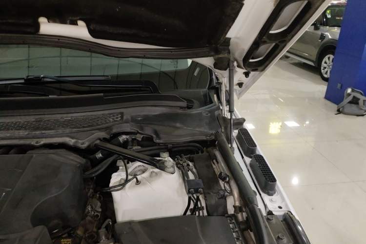 Used Land Rover Range Sport 2014 3.0 SC V6 HSE Engine Bay Left