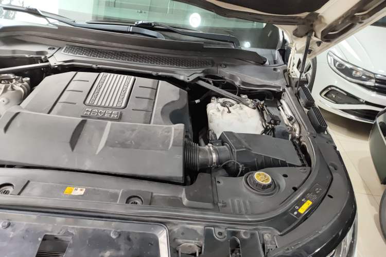 Used Land Rover Range Sport 2014 3.0 SC V6 HSE DYNAMIC Engine Bay Left