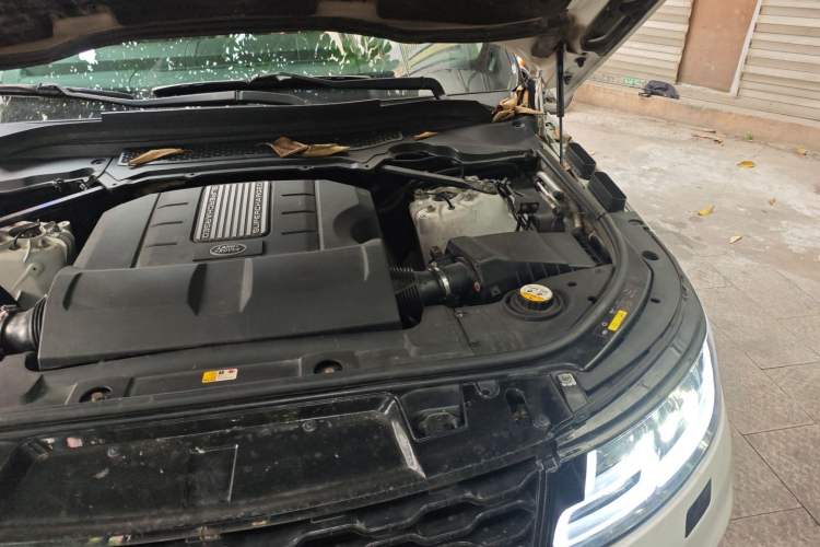 Used Land Rover Range Sport 2014 3.0 SC V6 HSE Engine Bay Left