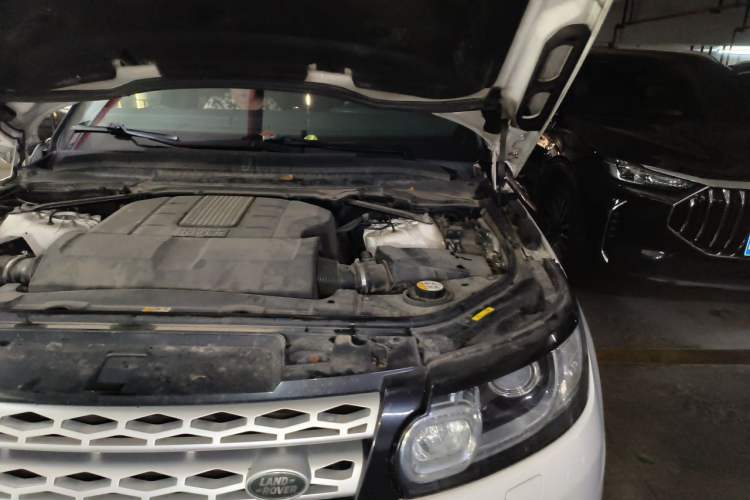 Used Land Rover Range Sport 2014 3.0 SC V6 HSE Engine Bay Left